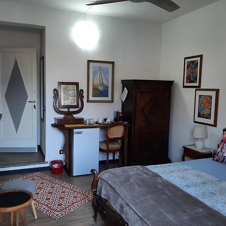 Retro' Beb Bed & Breakfast La Spezia Cameră foto